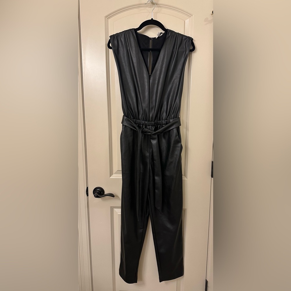 Evereve Black Sleeveless Jumpsuit